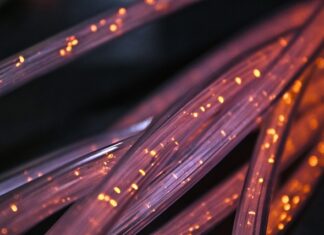 Czy kabel światłowodowy można zginąć?